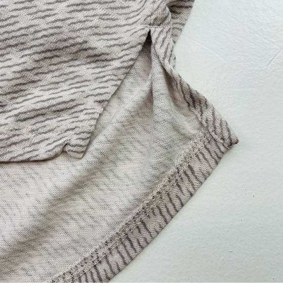 Athleta Top Women Size Small Round Neck sleeveless Slit on the sides lightweight - Picture 6 of 9